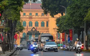 Hàng trăm phương tiện tổng duyệt phương án dẫn đoàn đại biểu dự Đại hội Đảng toàn quốc