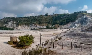 Siêu núi lửa Campi Flegrei ở Italy sắp phun trào