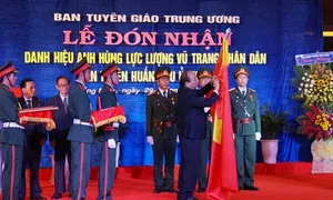 Ban Tuyên huấn Khu ủy Khu V đón nhận danh hiệu Anh hùng Lực lượng Vũ trang Nhân dân