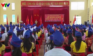 Học sinh vùng lũ Nghệ An khai giảng muộn