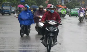 Vùng mây ẩm bao phủ hầu khắp khu vực Thanh Hóa - Quảng Bình