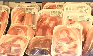 Thịt heo giảm giá mạnh 25%