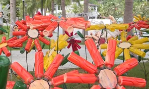 Khu vườn đặc biệt làm từ rác thải nhựa