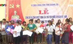 Quảng Trị trao Quốc tịch cho những người di cư từ Lào về