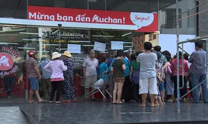 TP.HCM: Siêu thị Auchan vỡ trận vì khuyến mãi sập sàn