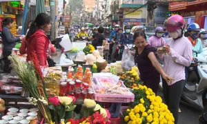 Nhộn nhịp thị trường đồ cúng ông Công, ông Táo