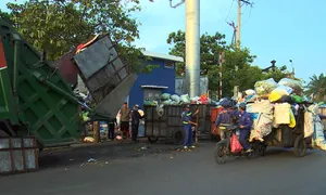 Điểm tập kết rác gây cản trở giao thông