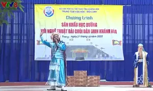 Mang bài chòi đến học đường