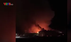 Cháy suốt đêm tại một nhà máy ở Nhật Bản