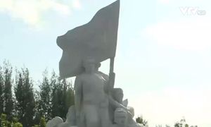 Dâng hương tại khu tưởng niệm chiến sĩ Gạc Ma