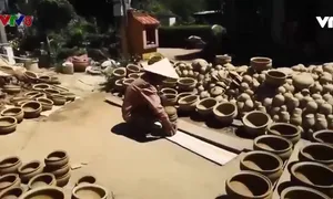 Làng gốm cổ Hội An đón nhận danh hiệu Di sản văn hóa phi vật thể Quốc gia