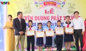 Nâng bước cho học sinh nghèo hiếu học