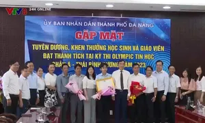 Khen thưởng giáo viên, học sinh đạt kết quả trong kỳ thi Olympic Tin học Châu Á - Thái Bình Dương