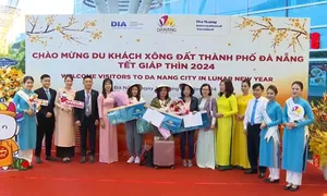 Đà Nẵng đón khách quốc tế "xông đất" năm mới