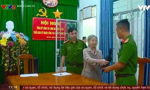 Một người dân TP Nha Trang chủ động giao nộp súng đạn cho cơ quan công an