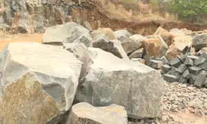 Gia Lai: Khai thác đá núp bóng cải tạo đồng ruộng