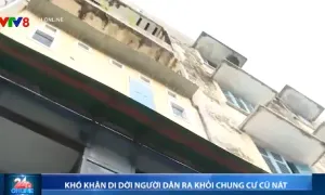 Khó khăn khi di dời người dân ra khỏi chung cư cũ nát