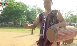 Người Cơ Tu tổ chức lễ kết nghĩa chuẩn bị sáp nhập xã