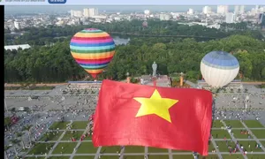 Lễ chào cờ và bay Đại kỳ Tổ Quốc kỷ niệm Sinh nhật Bác
