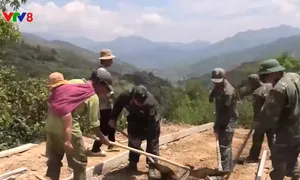 Bà con vùng căn cứ cách mạng vui mừng vì có đường giao thông nông thôn