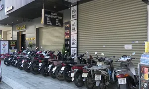 Phố hàng hiệu đóng cửa đồng loạt