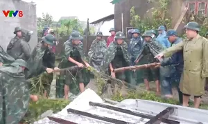 Khắc phục hậu quả lốc xoáy ở Hà Tĩnh