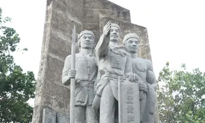 Thắp lửa truyền thống giữa trùng khơi