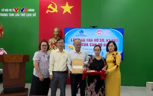 Lễ trao trả hồ sơ, kỷ vật cán bộ đi B cho thân nhân tại Đà Nẵng