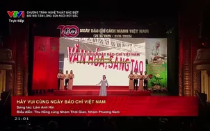 Sao mai Thu Hằng thể hiện ca khúc "Hãy vui cùng ngày báo chí Việt Nam"