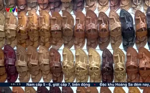 Tranh cãi từ đôi sandal của Prada