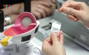 Biến chứng nguy hiểm khi dùng kính áp tròng sai cách