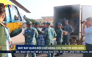 Máy bay quân đội chở hàng cứu trợ tới Điện Biên
