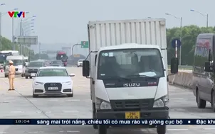 Đề xuất cấm xe tải đi vào làn sát dải phân cách trên cao tốc