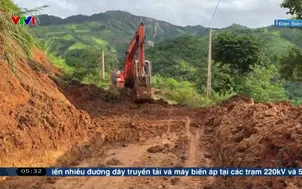 Nỗ lực đảm bảo giao thông ở vùng lũ Tìa Dình