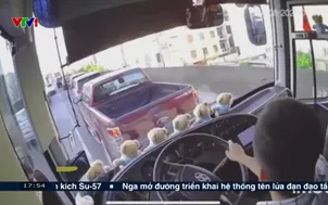 Tạm giữ người rút chìa khóa xe khách trên đường vành đai 3