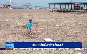 Rác thải bủa vây cảng cá