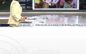 Cán bộ làm thêm giờ để giải quyết thủ tục hành chính 
