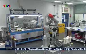 Robot hỗ trợ làm thí nghiệm khoa học