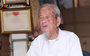 Ánh sáng tri thức: Nhà chép sử nối hai bờ thế kỷ