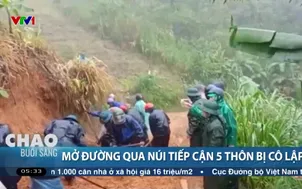 Mở đường qua núi tiếp cận 5 thôn bị cô lập