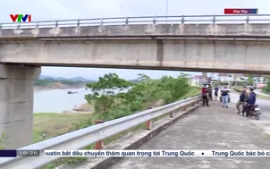 Cấm ô tô qua câu sông Lô vì hư hỏng nghiêm trọng