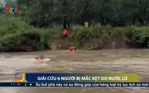 Giải cứu 6 người mắc kẹt do nước lũ
