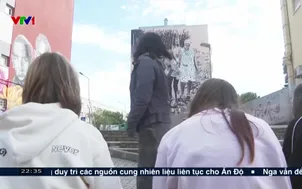 Tranh tường phủ áo mới cho khu nhà ở xã hội