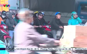 Tăng cường xử lý vi phạm sử dụng điện thoại khi lái xe