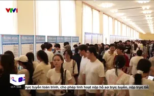 Giới trẻ Trung Quốc ồ ạt thi công chức