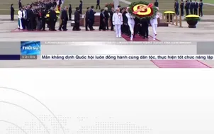 Lãnh đạo Đảng, Nhà nước và đại diện các thế hệ đại biểu Quốc hội vào Lăng viếng Chủ tịch Hồ Chí Minh