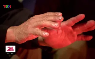 Người dân mưu sinh trong giá rét