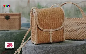 Nghệ nhân truyền nghề mây tre đan cho người khuyết tật