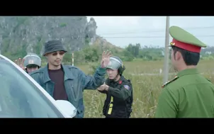 Lằn ranh - Tập 51: Triển phát hiện khoản tiền bí mật Trinh chuyển cho ông Sách