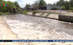 Lên phương án mua nước ngọt cấp cho người dân